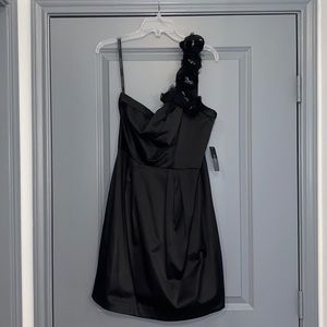NWT Bisou Bisou Black One Shoulder Dress